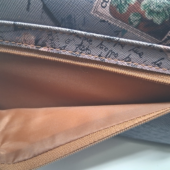 Vintage-Inspired Stamp Print Clutch       Size 7.5"×4" - Picture 6 of 12